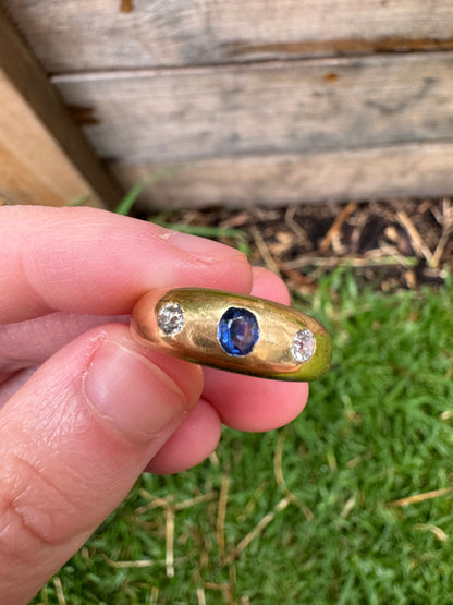 Antique Edwardian 18ct yellow gold sapphire and diamond gypsy ring