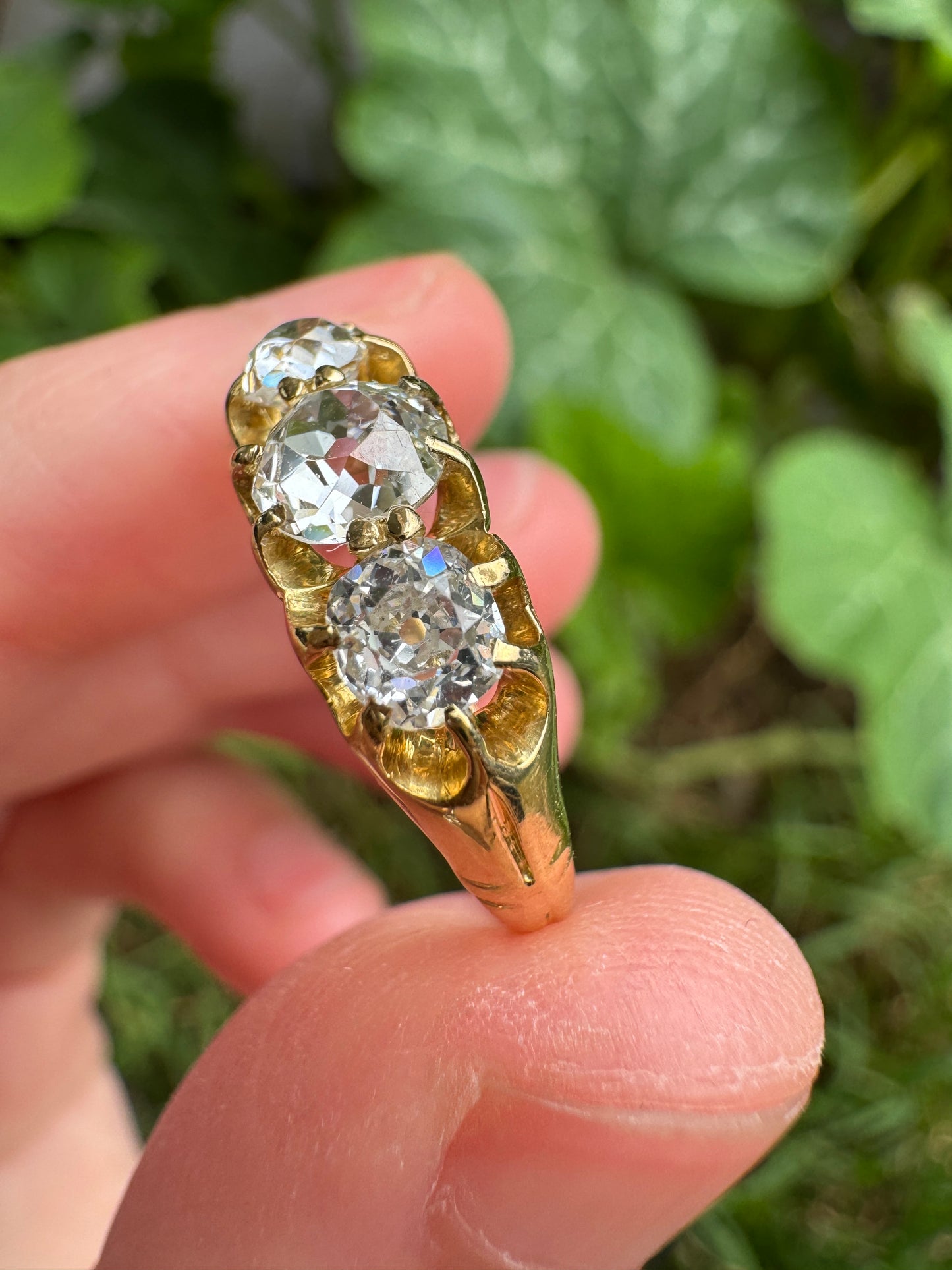 Antique 18ct yellow gold three stone 1.07ct TCW old mine cut diamond belcher ring