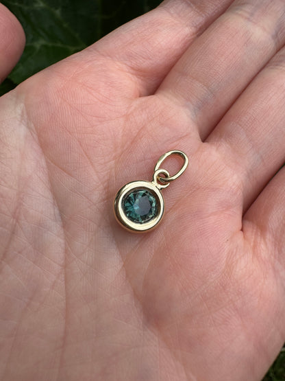 Custom handmade recycled 9ct yellow gold 1.08ct Australian parti sapphire bezel set pendant
