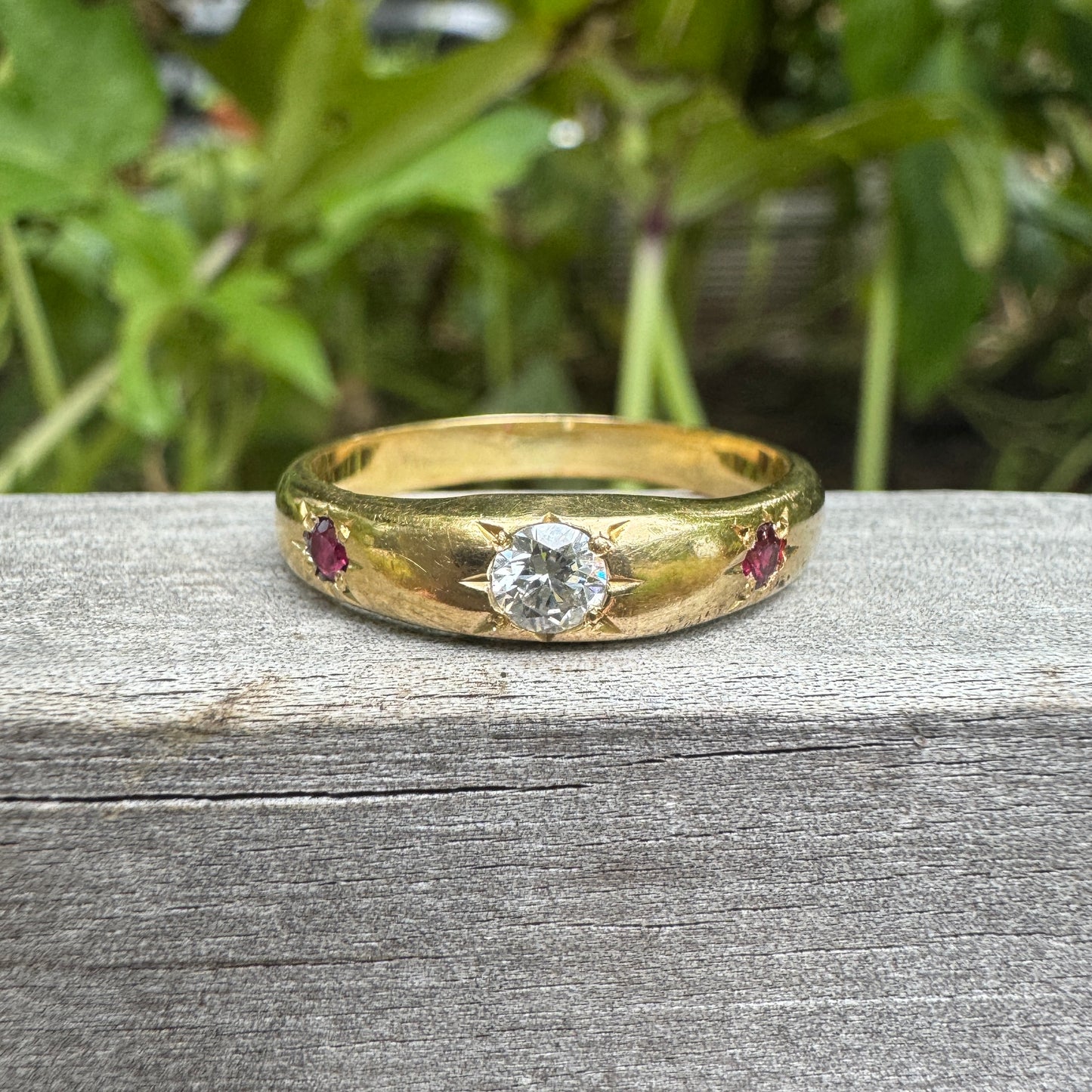 Vintage 18ct yellow gold 0.17ct round brilliant cut diamond and natural ruby starset gypsy ring