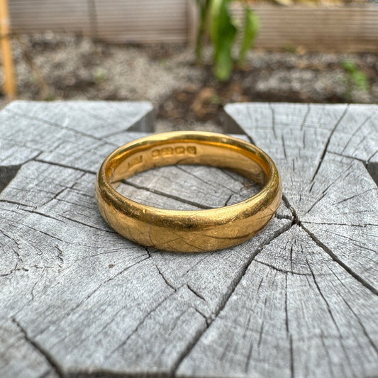 Vintage 22ct yellow gold band, 4mm wide