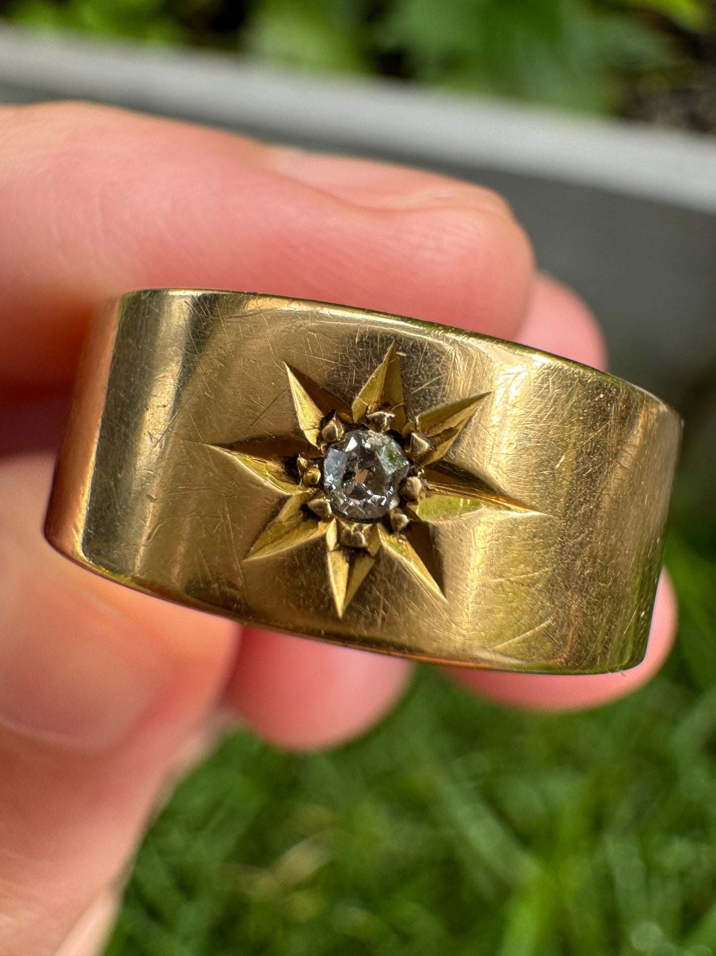 Antique 18ct yellow gold single cut diamond starset cigar band, 7mm wide