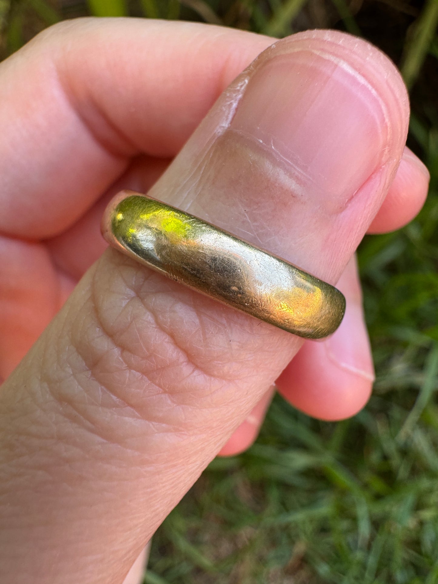 Antique Australian 15ct yellow gold band, 4.5mm wide