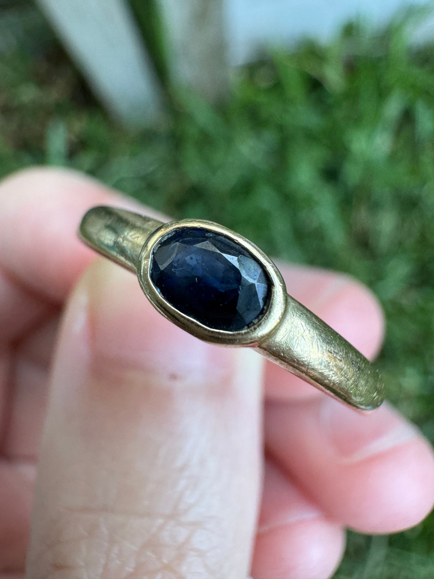 Vintage 9ct yellow gold sapphire solitaire ring
