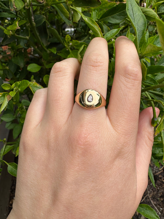 Vintage 18ct yellow gold 0.2ct pear cut natural pink diamond signet ring