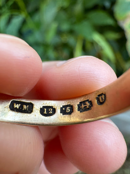 Antique Australian 12ct rosy yellow gold foliate pattern engraved band