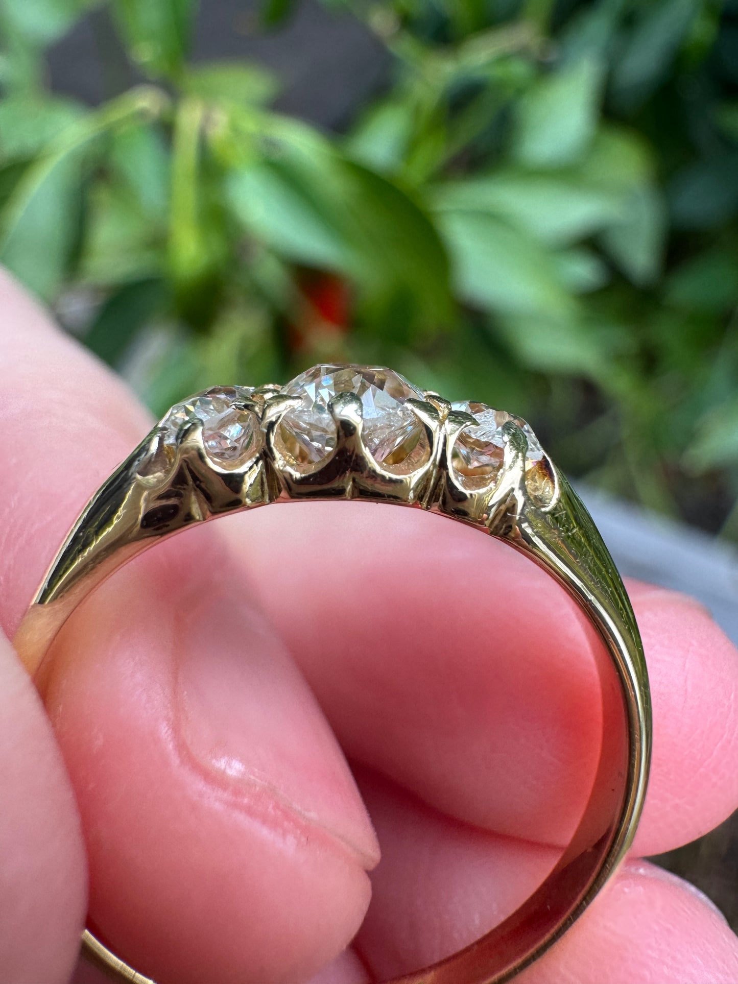 Antique 18ct yellow gold three stone 0.7ct TCW old mine cut diamond ring