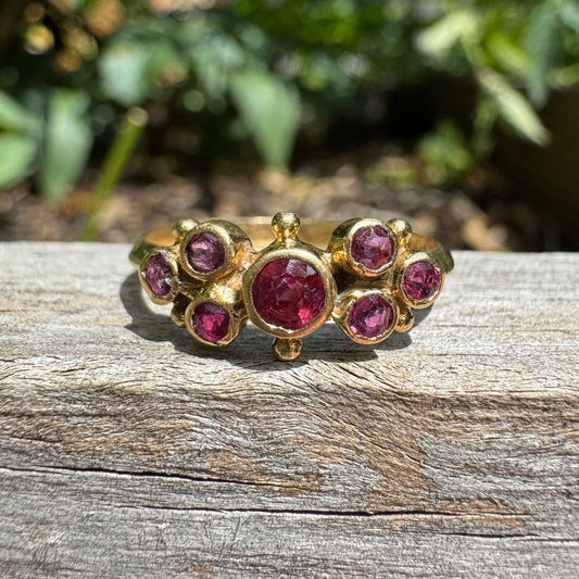 Vintage 18ct yellow gold seven stone 0.4ct TCW natural ruby ring