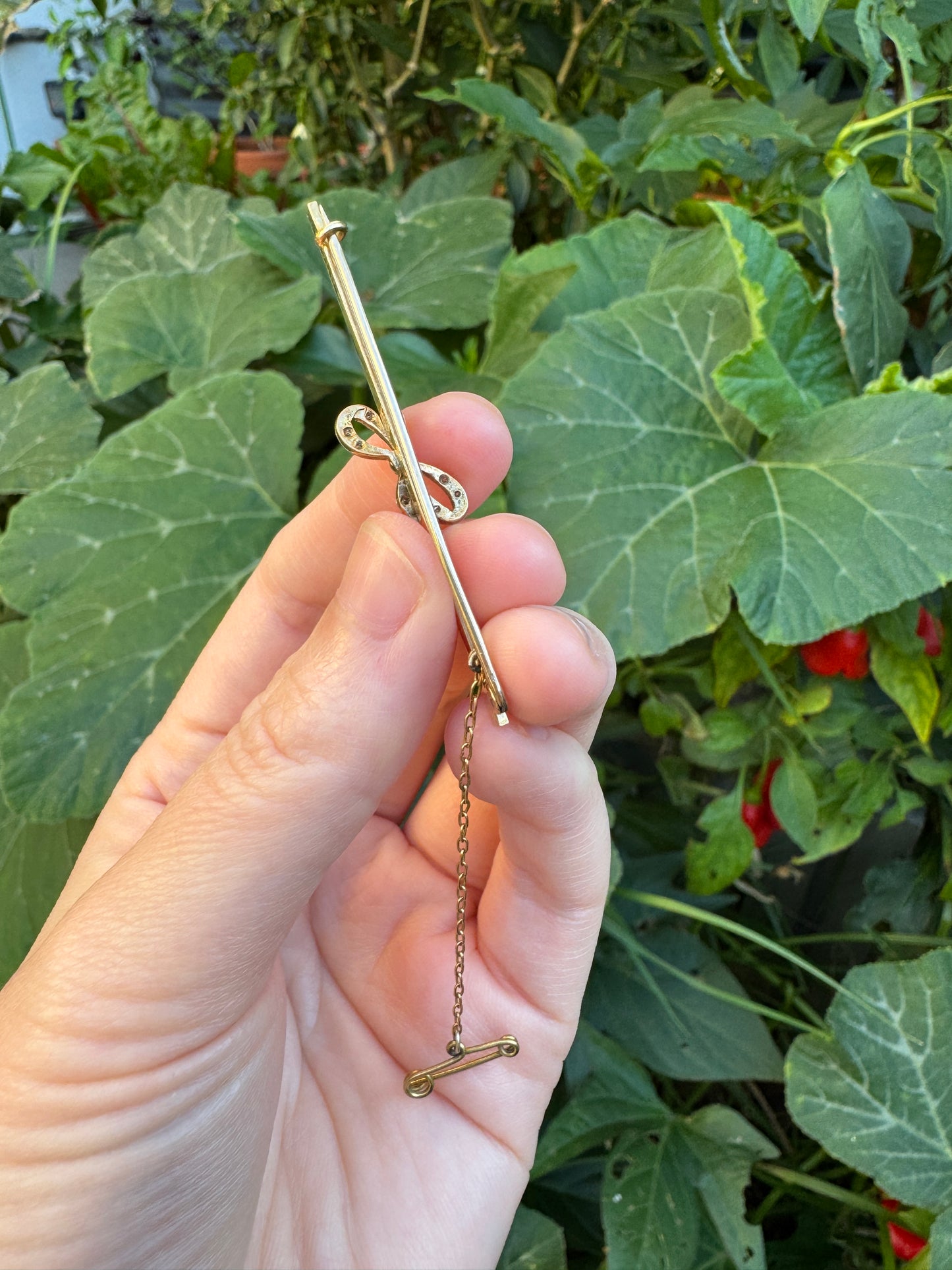 Vintage Art Deco 15ct yellow gold and platinum diamond bow bar brooch/chain extender with safety chain
