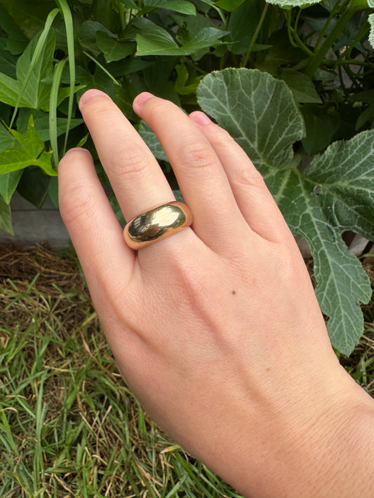 Vintage 9ct yellow gold bombe ring