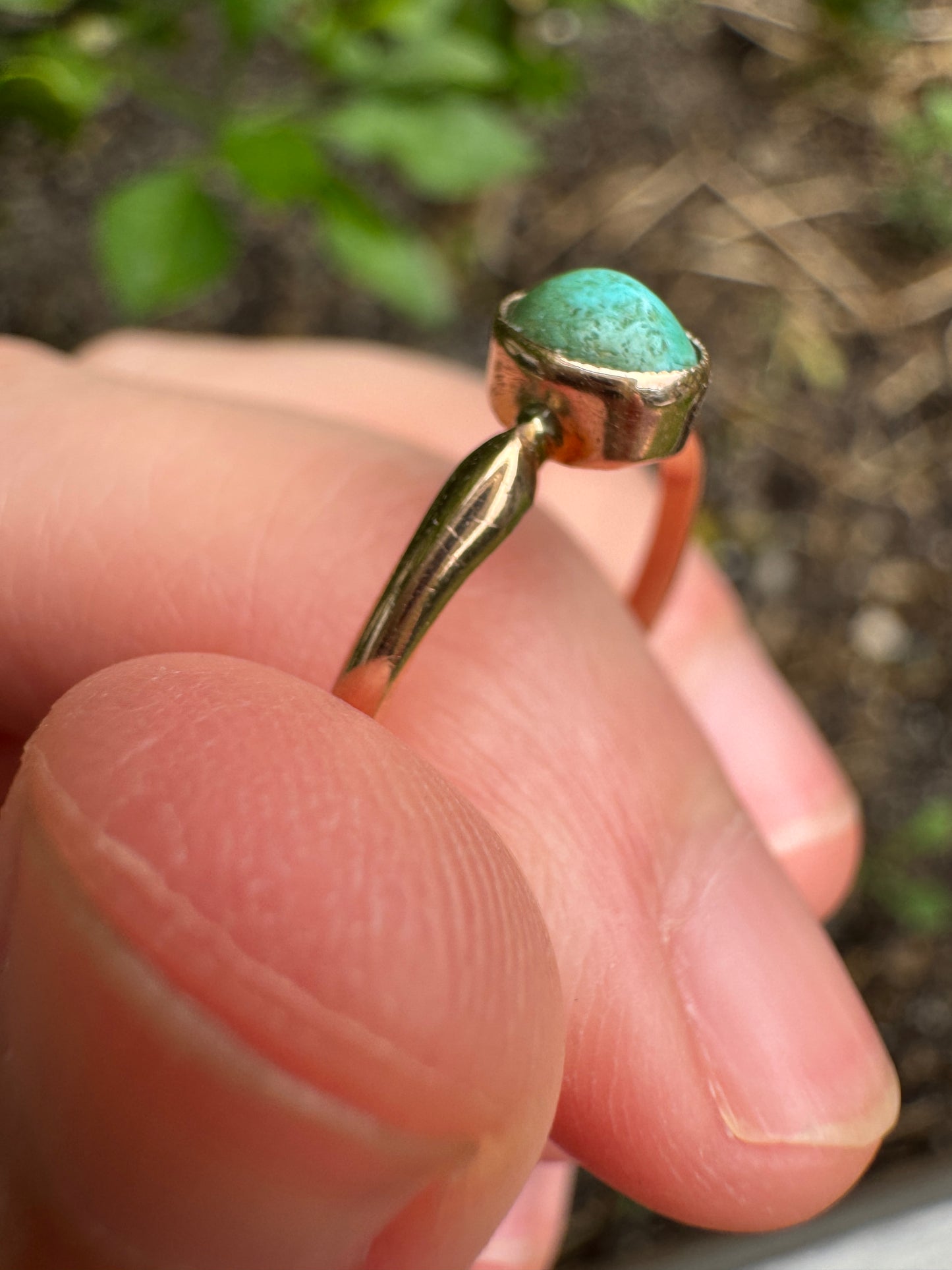 Antique English 9ct rosy yellow gold turquoise cabochon ring