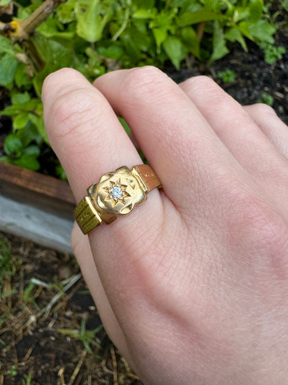 Vintage 18ct yellow gold diamond scalloped gypsy ring