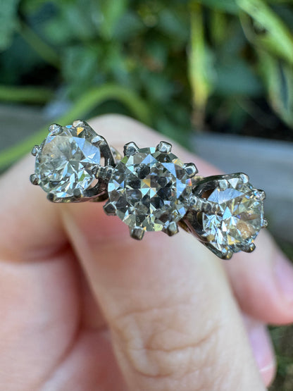 Vintage Mid Century 18ct yellow gold three stone 1.51ct TCW old European cut diamond ring