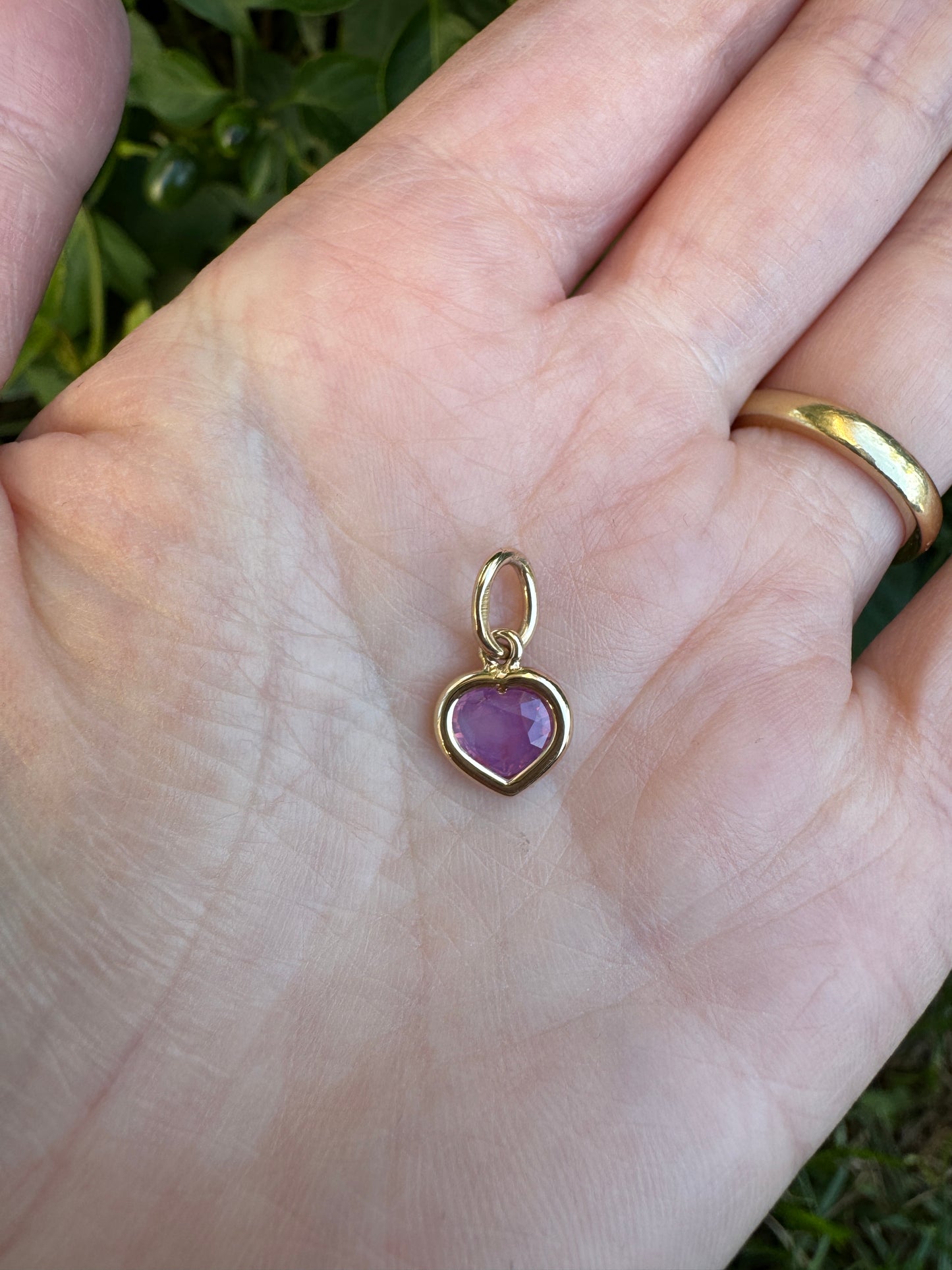 Custom handmade 9ct yellow gold 1.1ct pink sapphire heart bezel set pendant