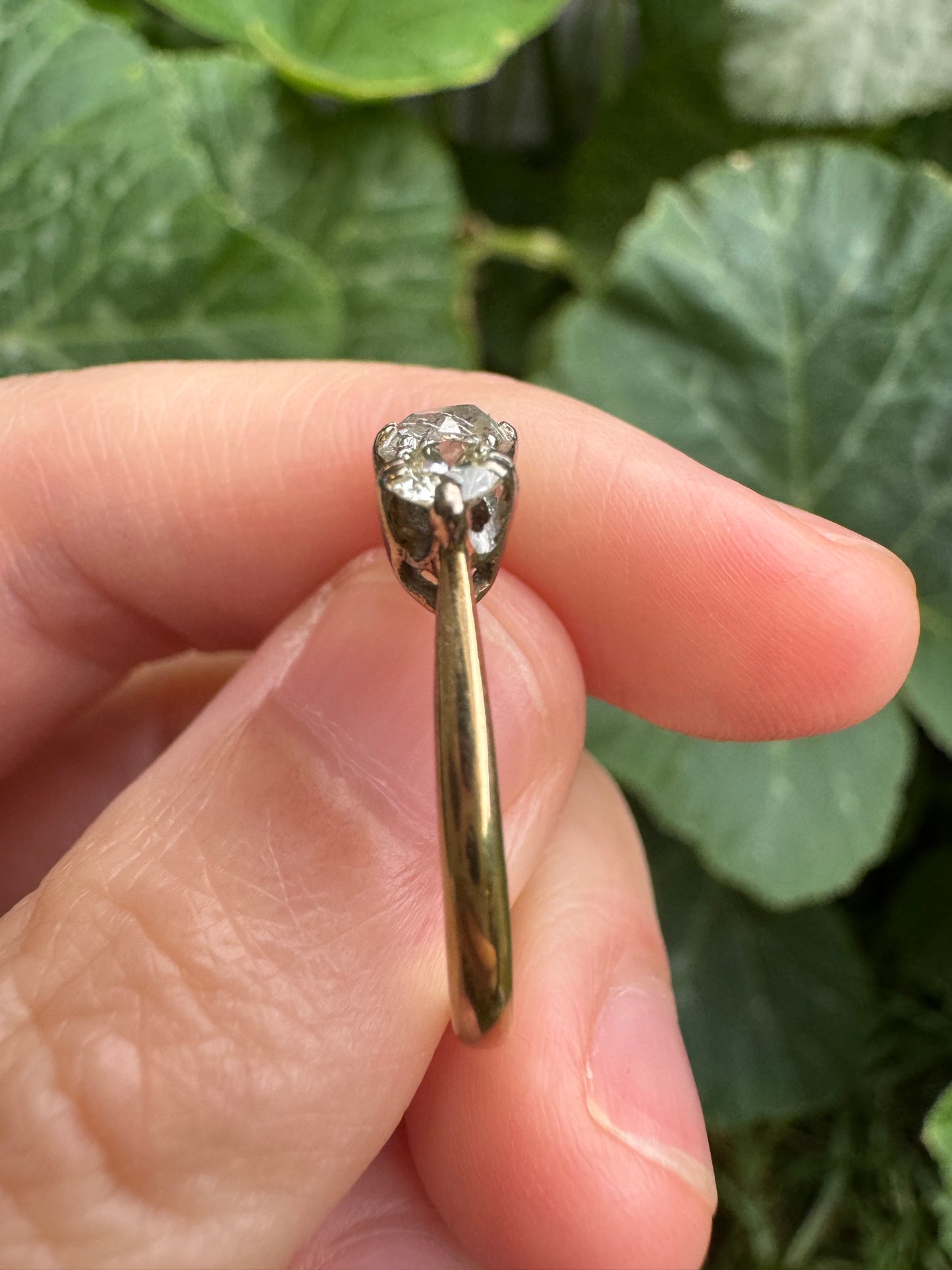 Vintage English 18ct yellow gold three stone 0.86ct TCW old mine cut diamond ring