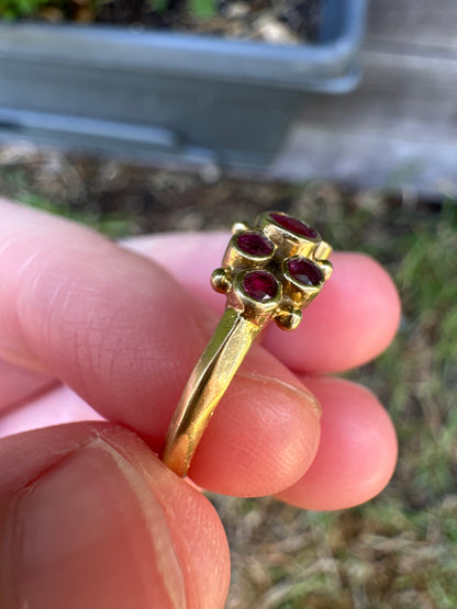 Vintage 18ct yellow gold seven stone 0.4ct TCW natural ruby ring