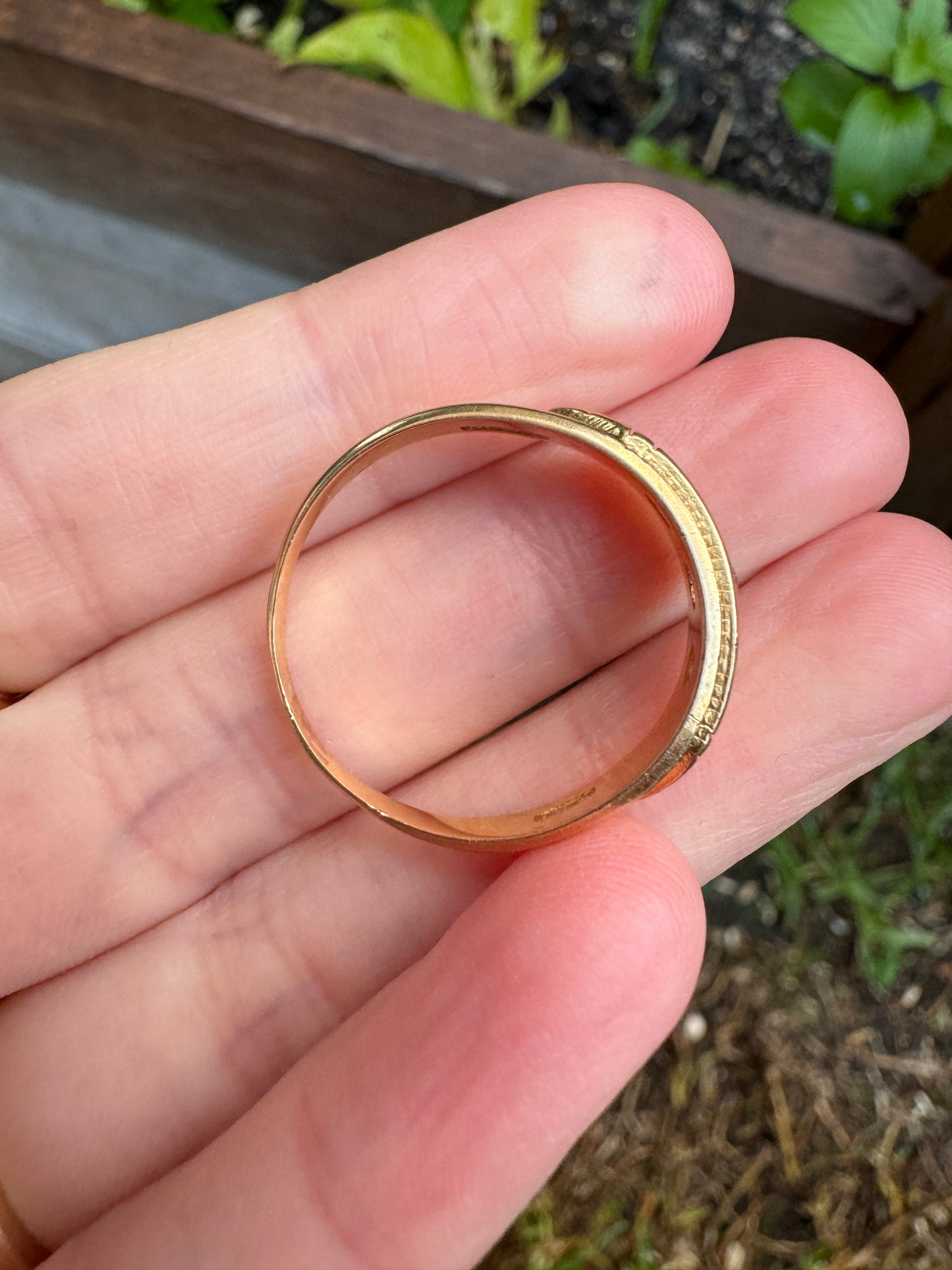 Antique Australian Wendt 18ct yellow gold 0.2ct TCW three stone old mine cut diamond gypsy ring