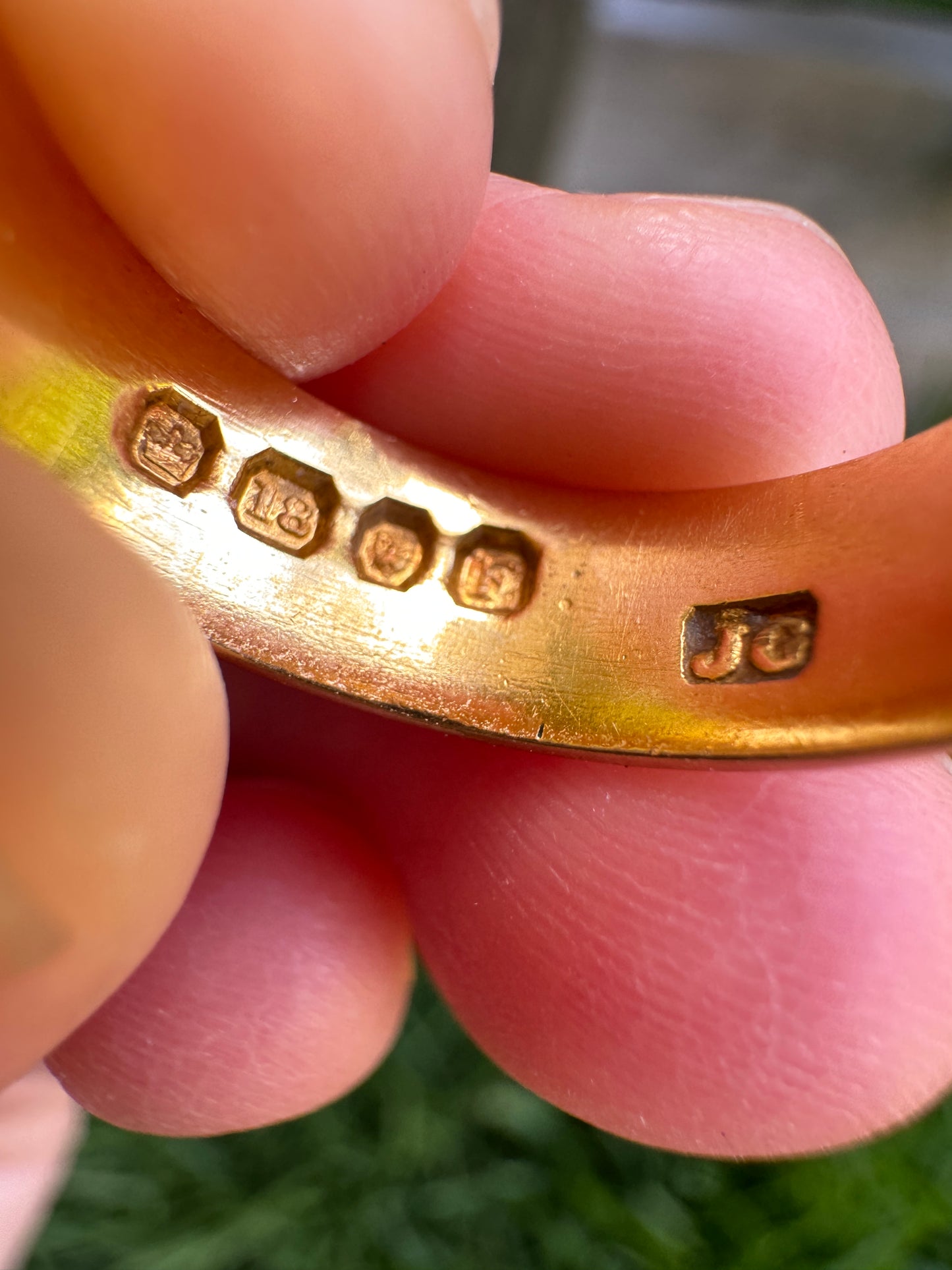 Antique 18ct yellow gold raised letter MIZPAH ring