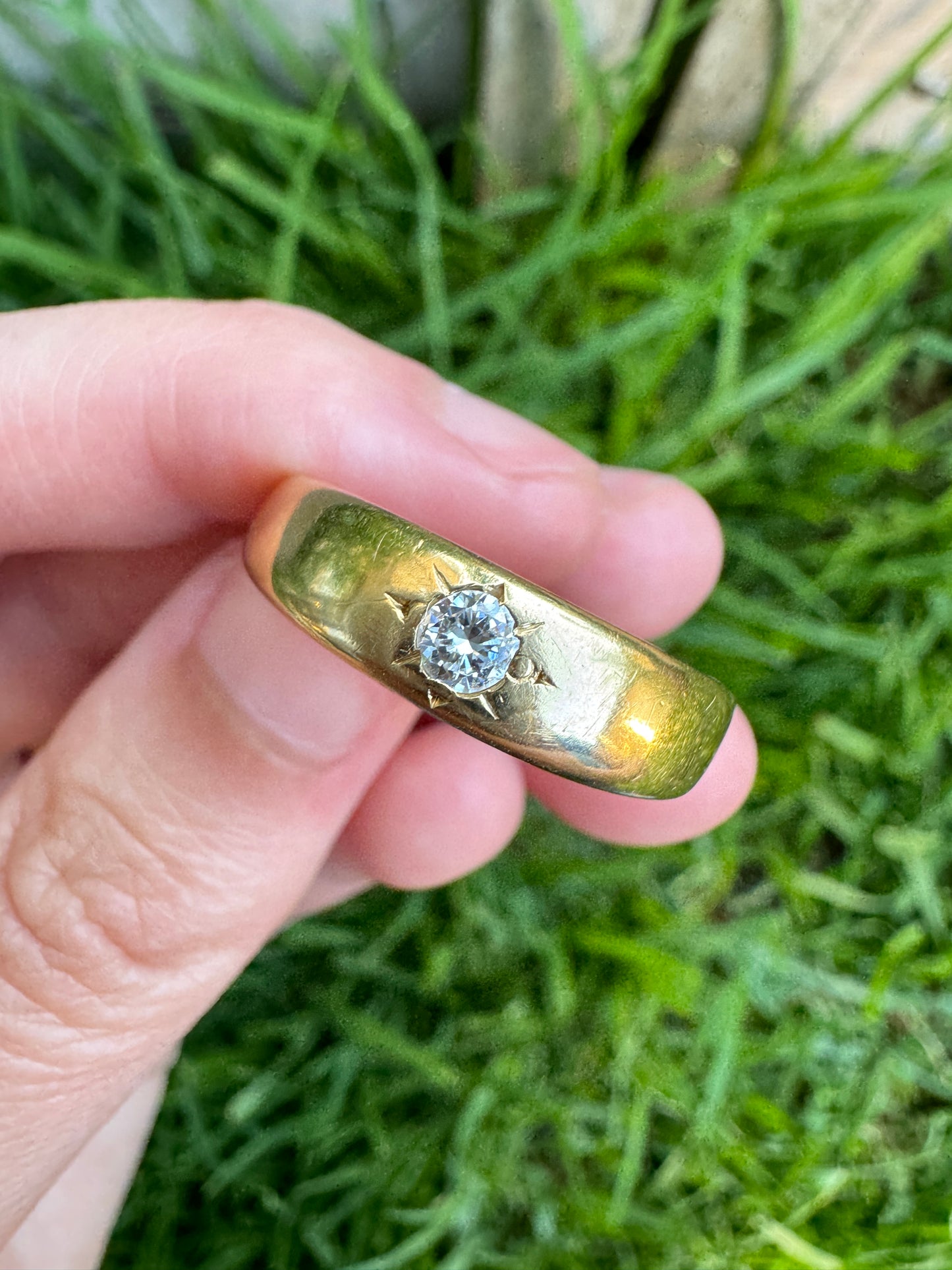 Vintage 18ct yellow gold 0.15ct old European cut diamond gypsy ring