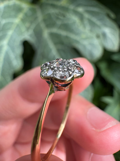 Vintage 18ct yellow gold 0.2ct TCW old mine cut diamond daisy cluster ring