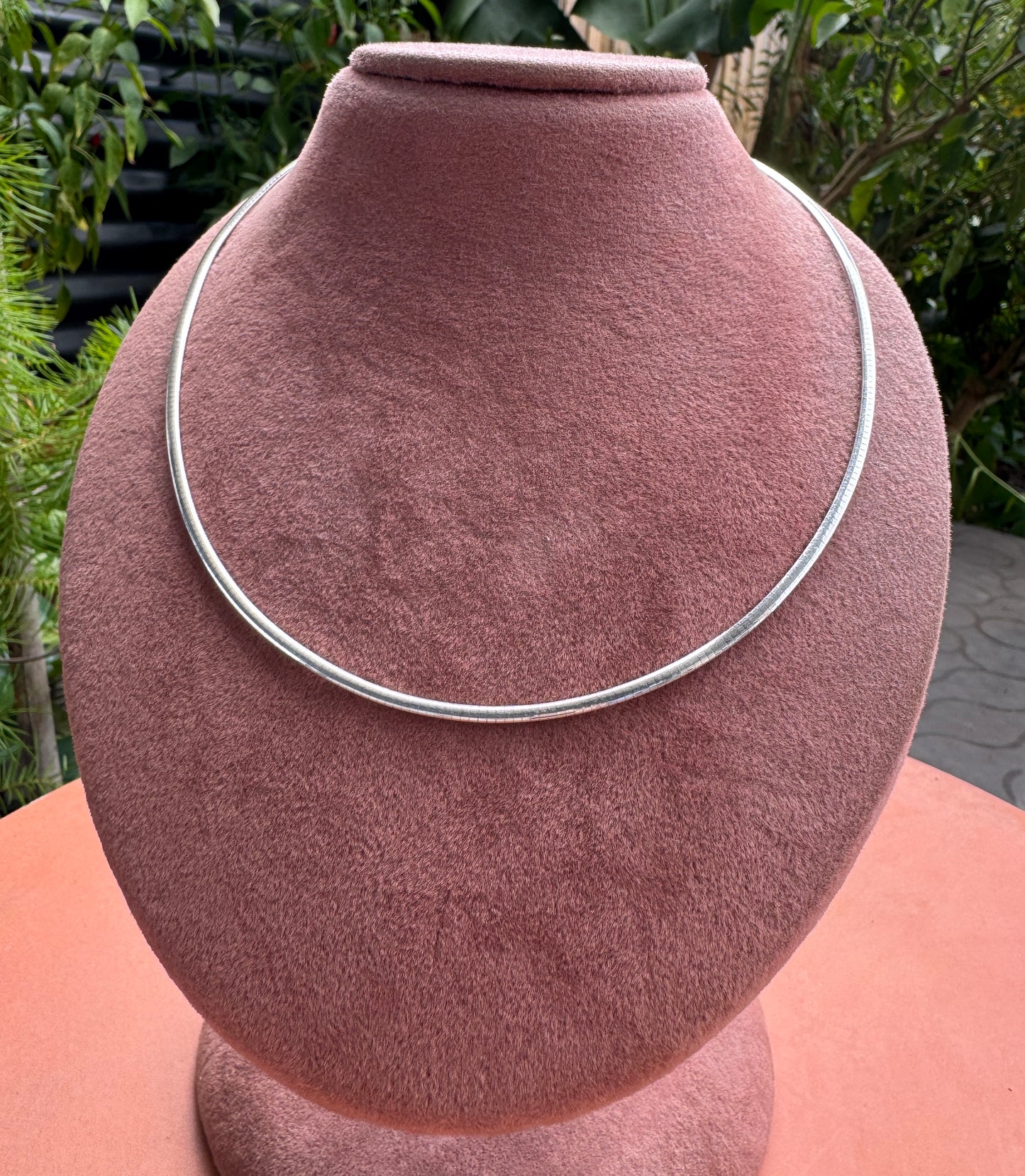 Vintage 9ct yellow gold and white gold reversible omega chain, 41.5cm / 16.34 inches