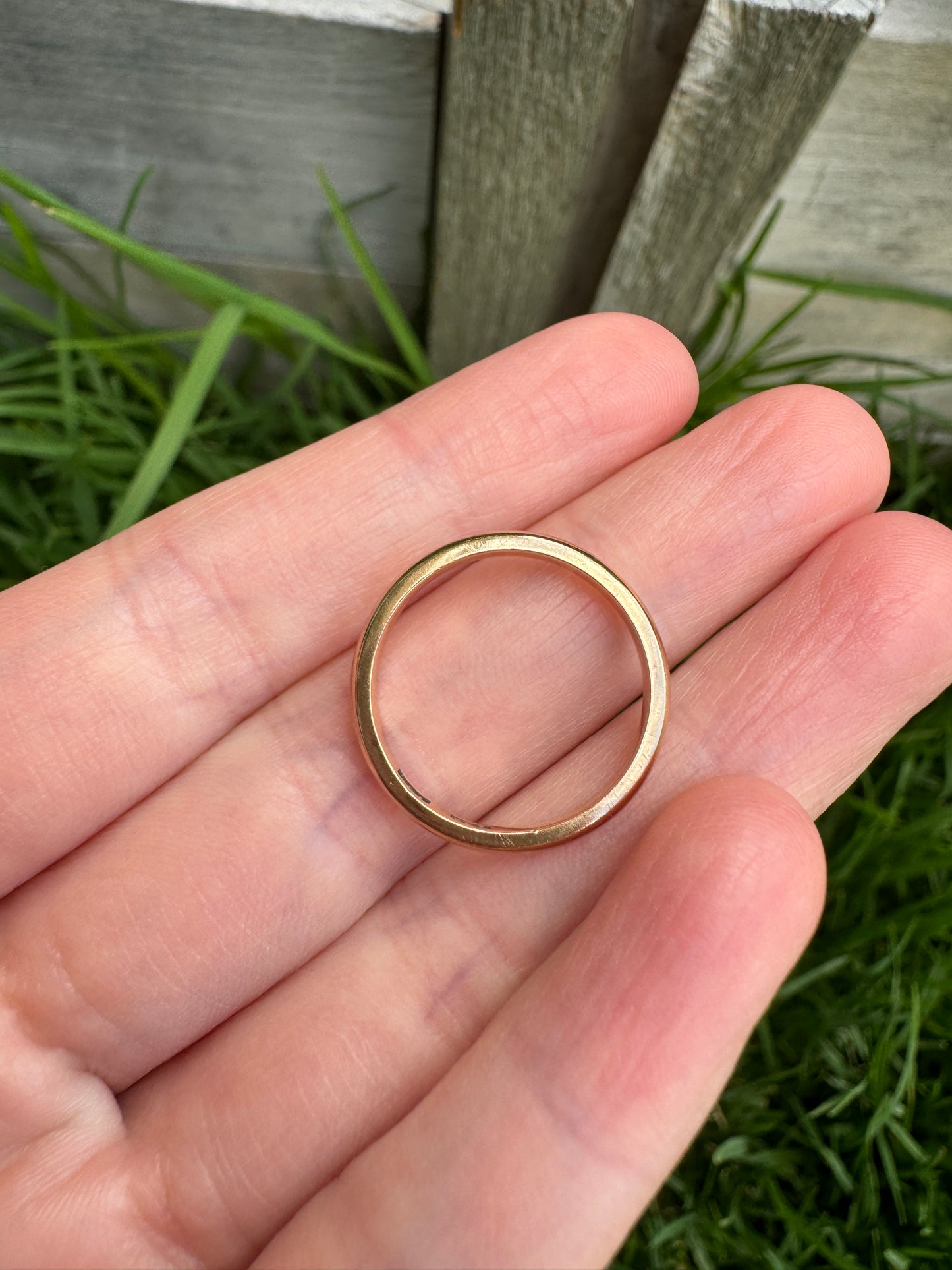 Vintage 9ct rosy yellow gold band, 2.5mm wide