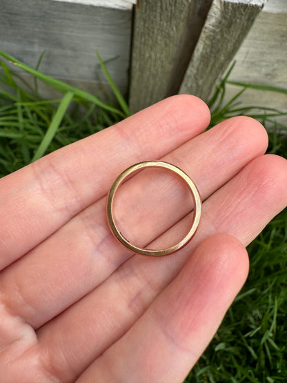 Vintage 9ct rosy yellow gold band, 2.5mm wide