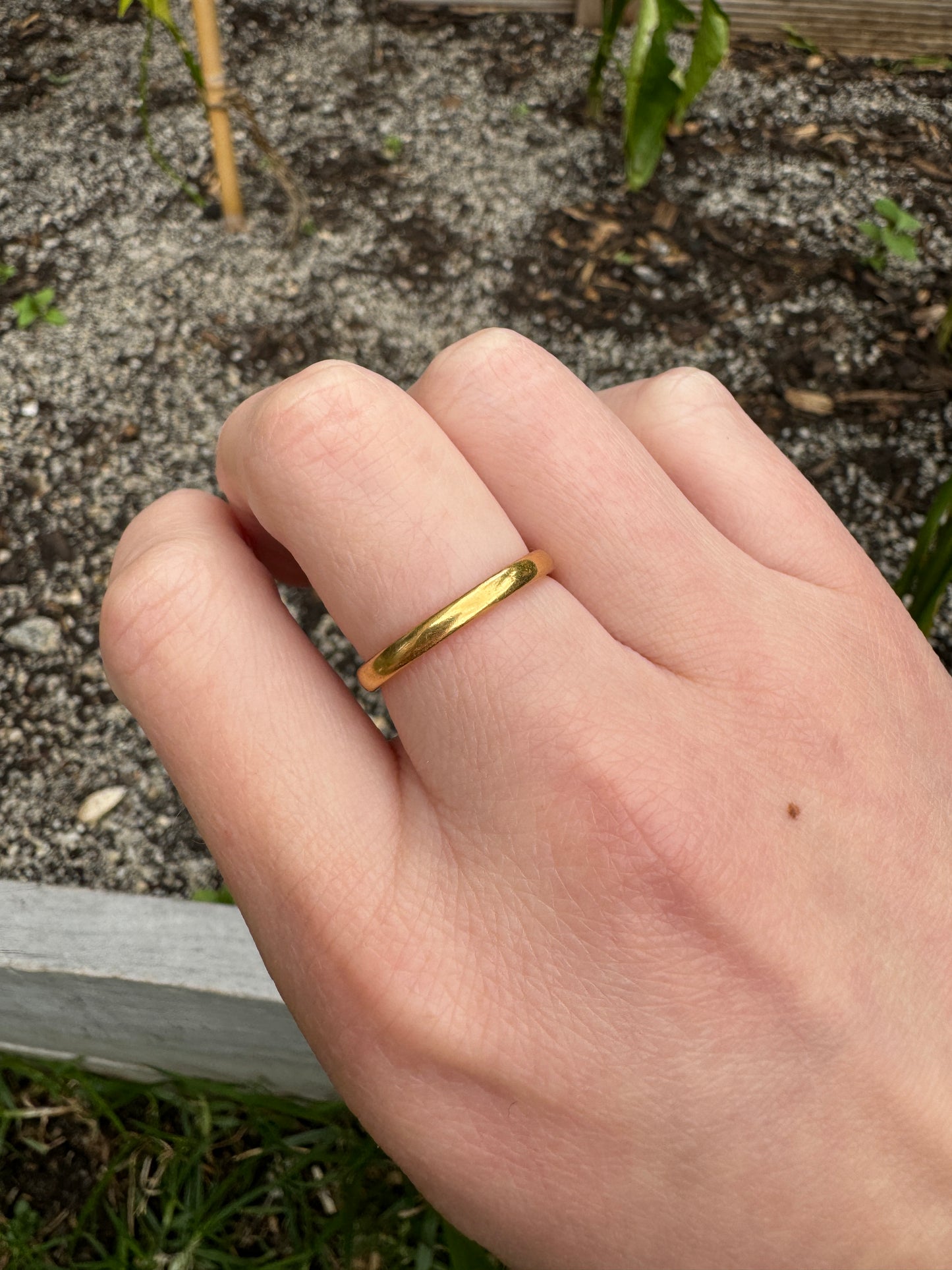 Vintage 22ct yellow gold band, 2mm wide (L.5/6)