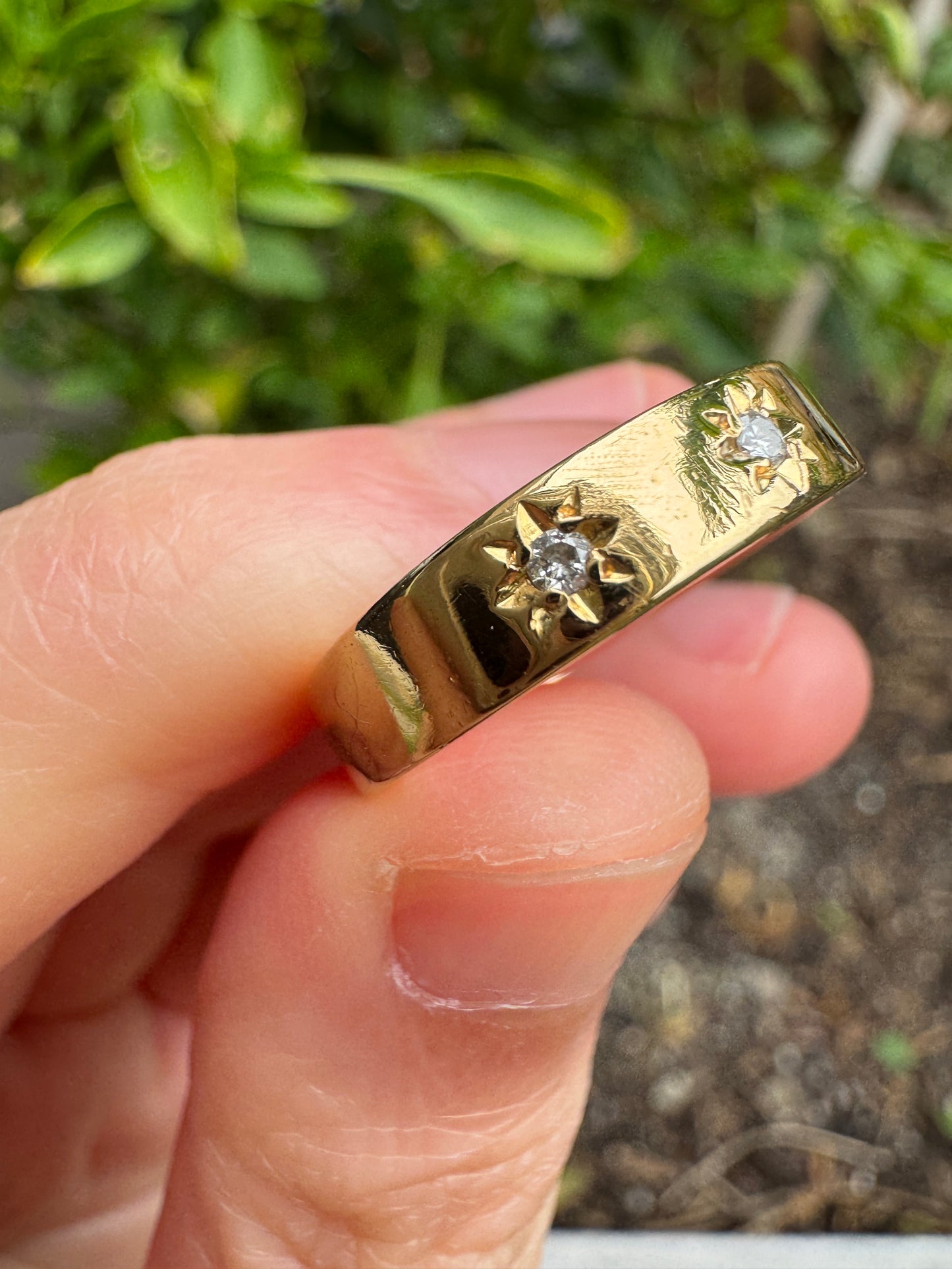 Vintage 18ct yellow gold three stone 0.1ct TCW round brilliant cut diamond starset gypsy ring