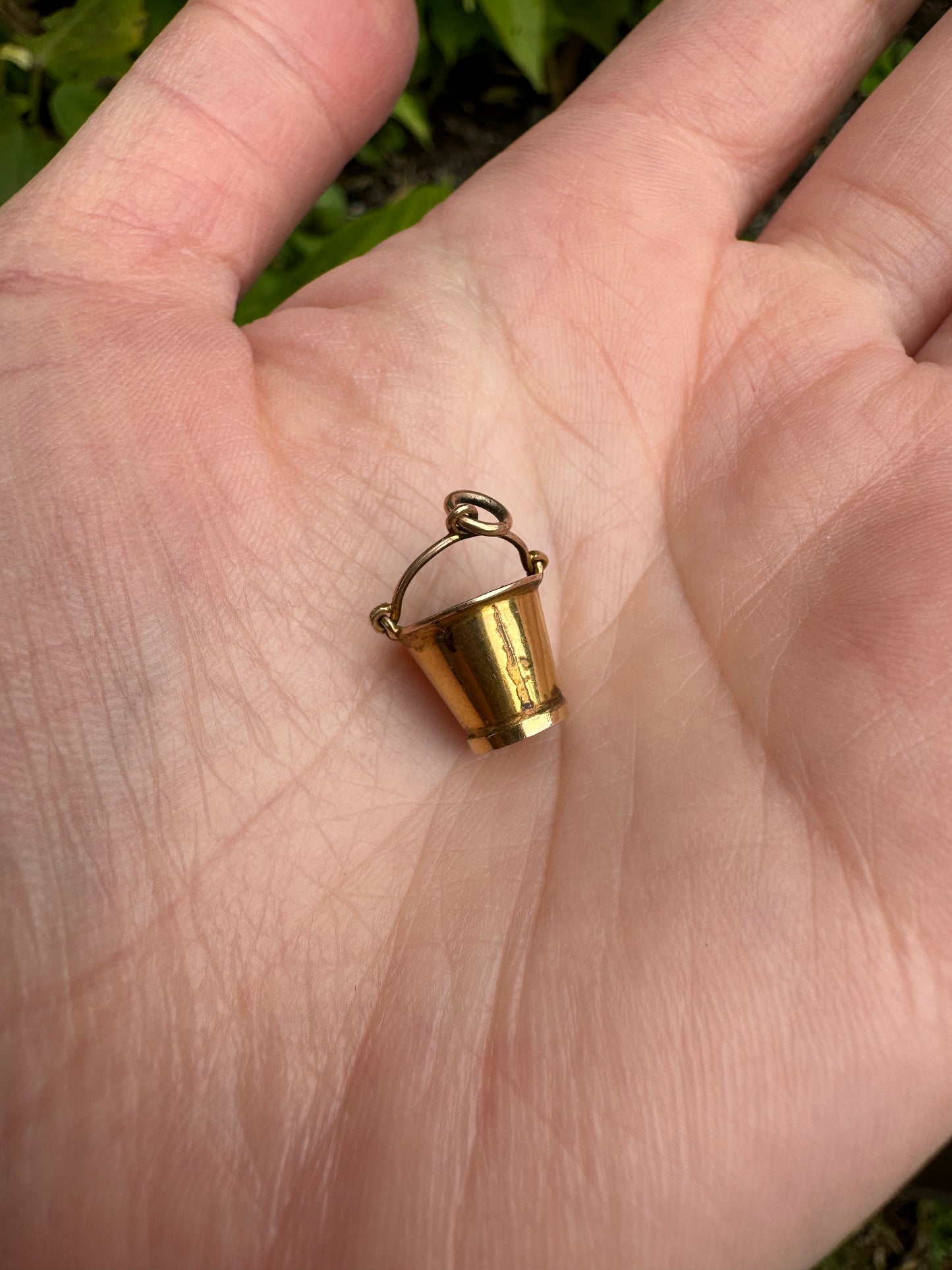 Antique 9ct gold bucket with handle charm