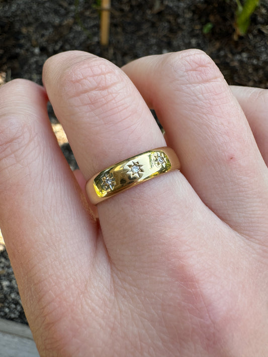 Vintage 18ct yellow gold three stone single cut diamond starset gypsy ring