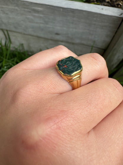 Antique Victorian 18ct yellow gold bloodstone intaglio signet ring