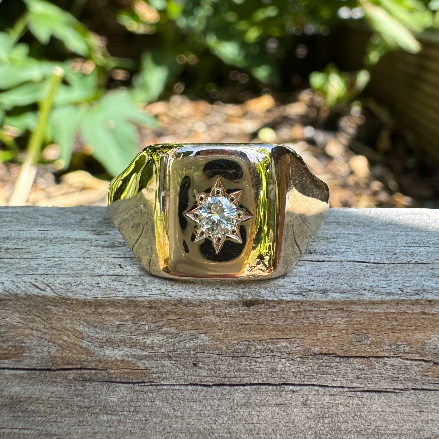 Vintage 9ct yellow gold 0.11ct round brilliant cut diamond starset signet ring
