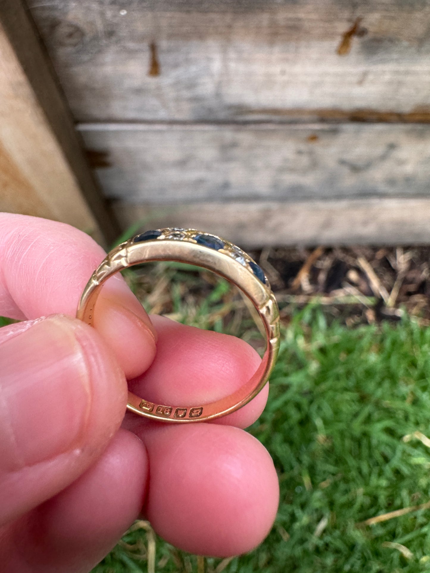 Vintage 18ct yellow gold natural sapphire and old cut diamond ring