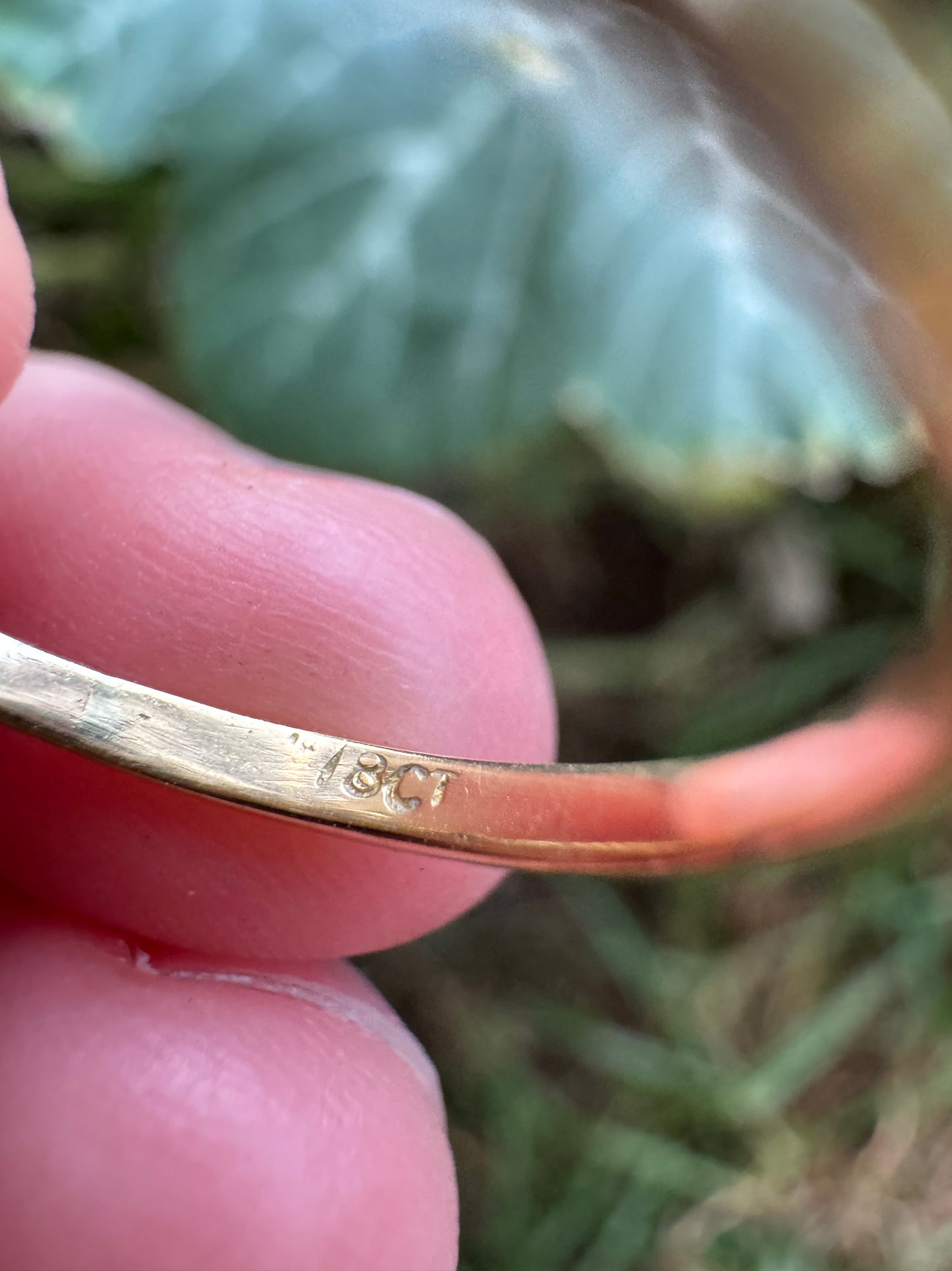 Antique 18ct yellow gold three stone 1.56ct TCW old mine cut diamond ring