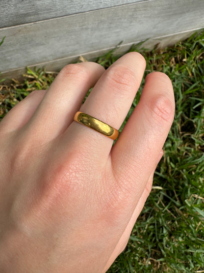 Antique Edwardian 22ct yellow gold band, 3.5mm wide