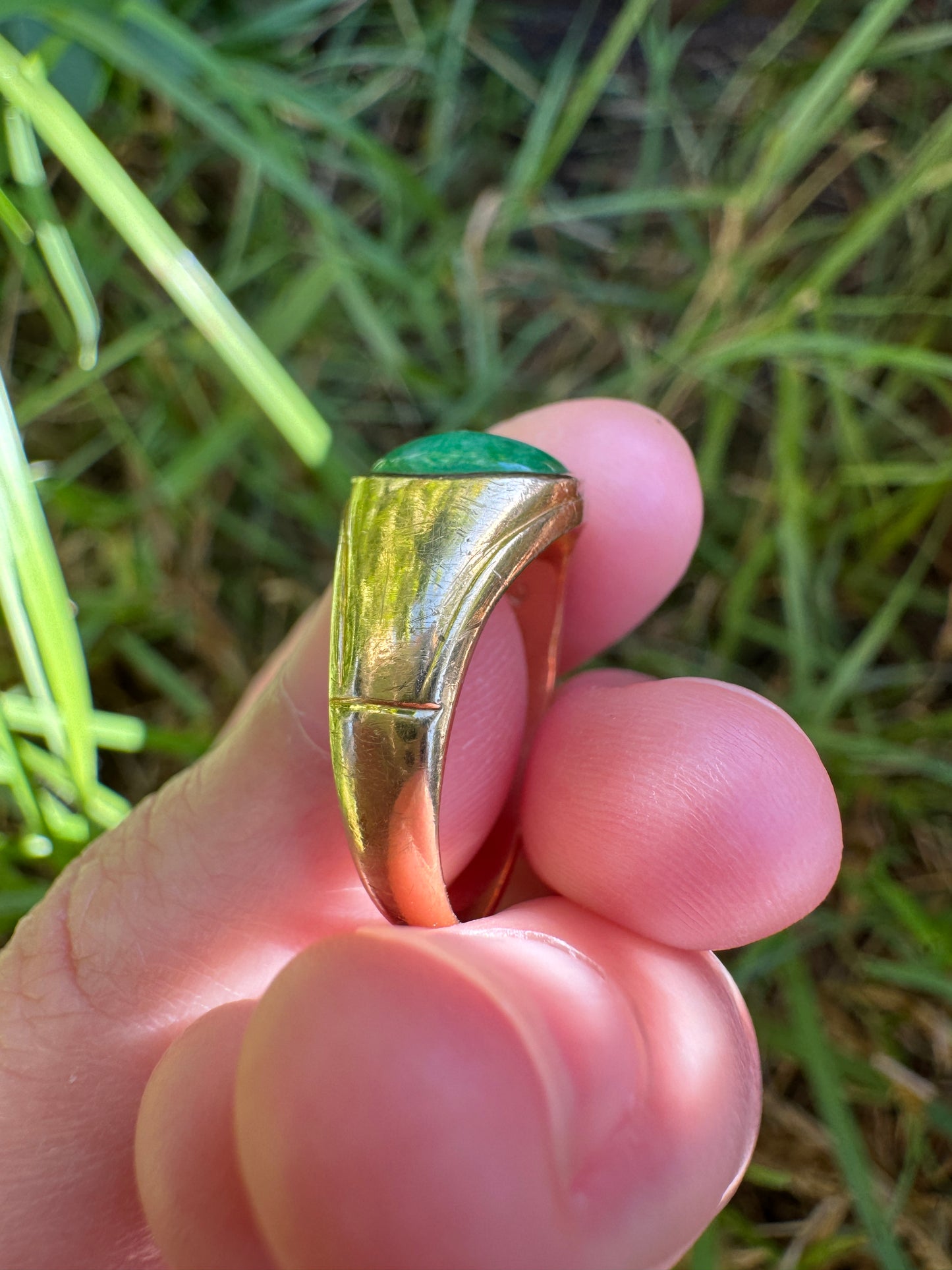 Vintage 14ct yellow gold jadeite cabochon signet ring