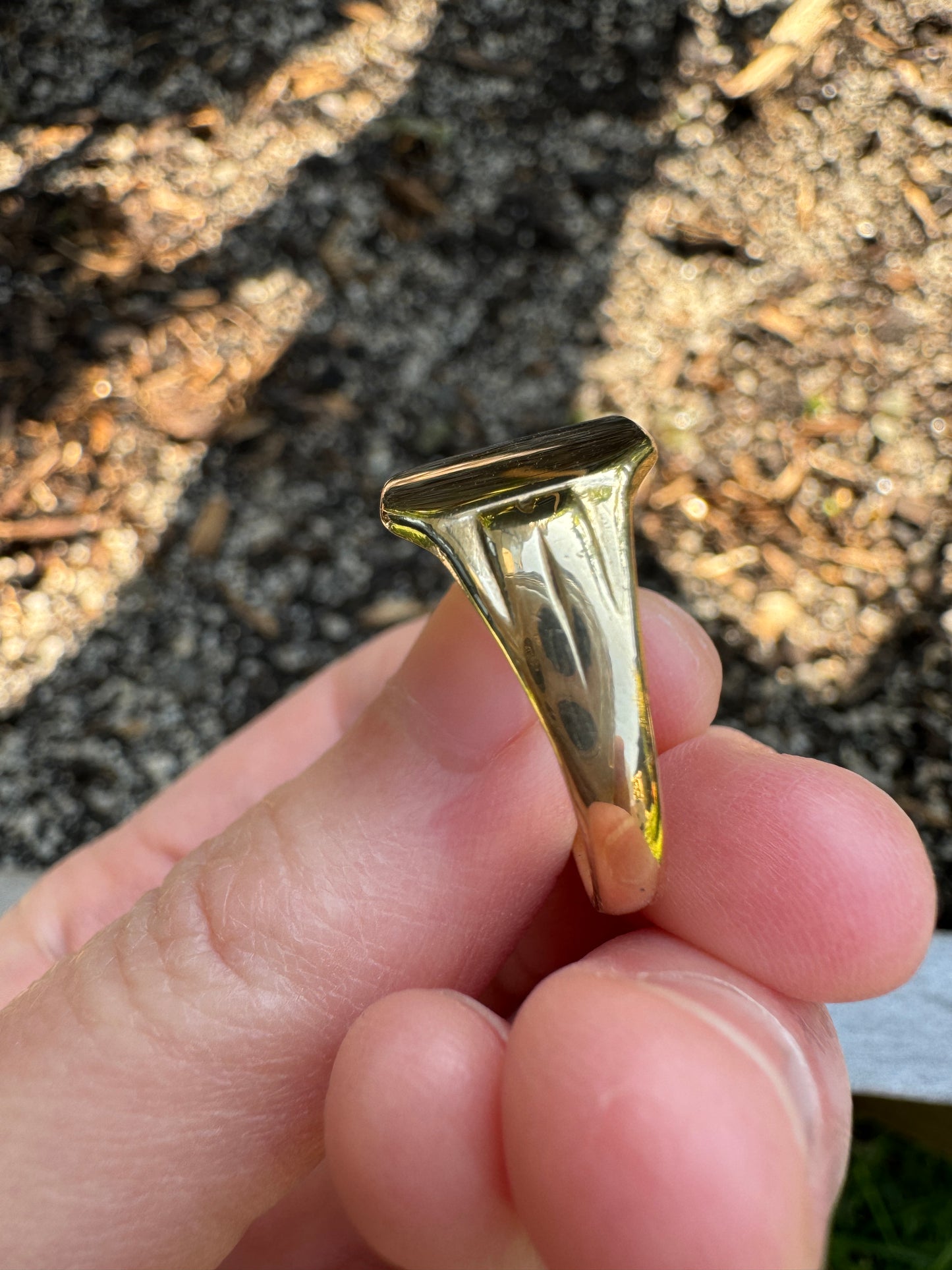Vintage 9ct yellow gold square signet