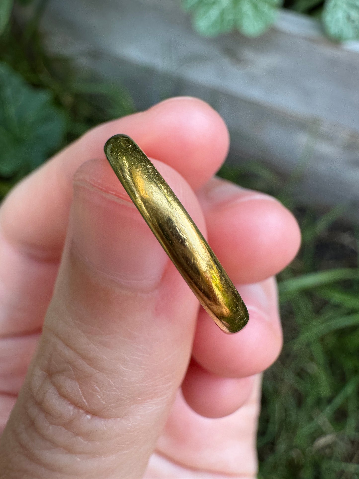 Vintage English 22ct yellow gold band, 2.7mm wide