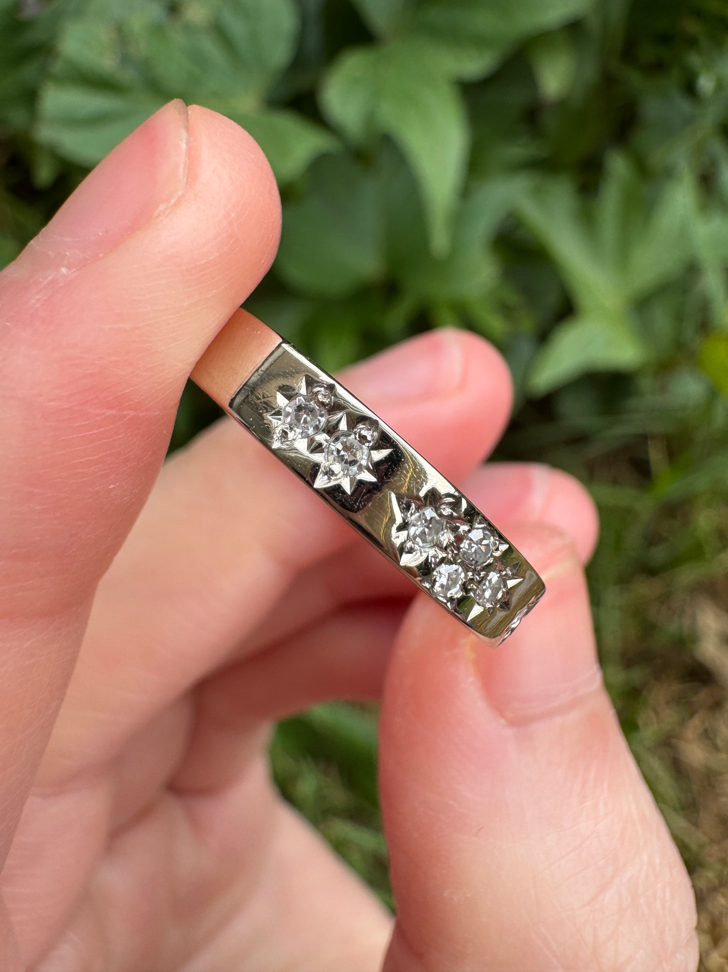 Vintage 18ct white gold eight stone 0.11ct TCW single cut diamond starset gypsy ring