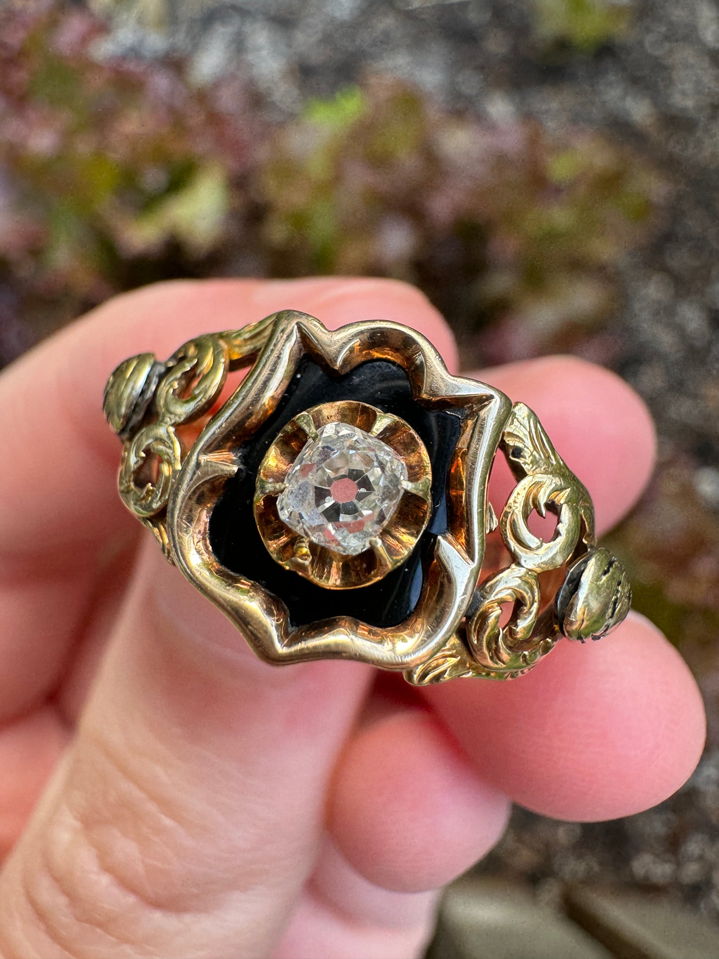Antique 18ct yellow gold 0.25ct old mine cut diamond and black enamel mourning ring