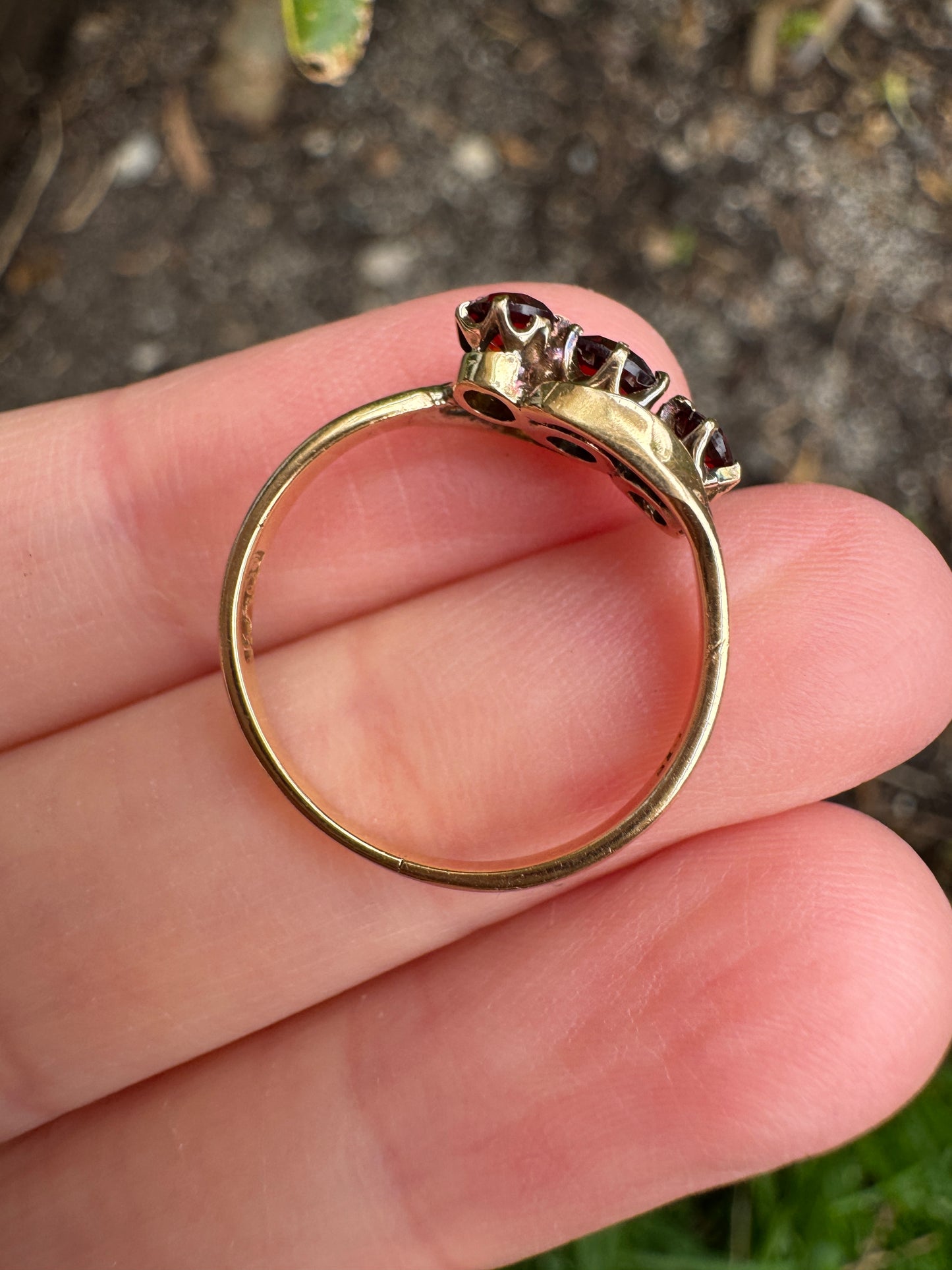 Antique Australian 18ct yellow gold three stone 0.46ct TCW garnet crossover ring