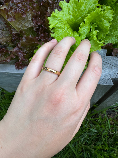 Vintage 22ct rosy yellow gold band, 2.5mm wide