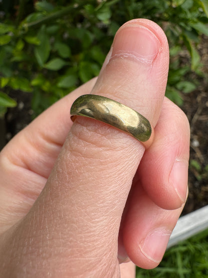 Antique Victorian 15ct yellow gold band, 4.7mm wide