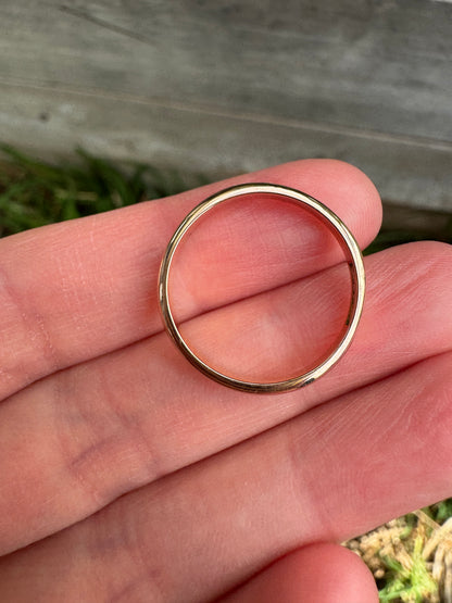 Antique Australian 15ct rosy yellow gold band, 3mm wide