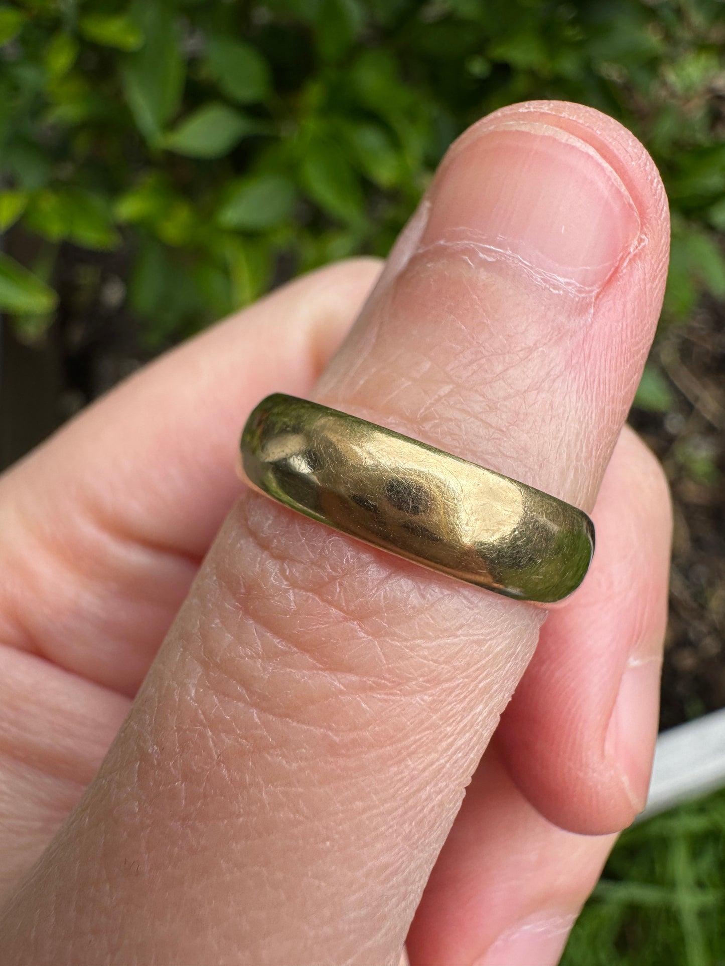 Antique Victorian 15ct yellow gold band, 4.7mm wide