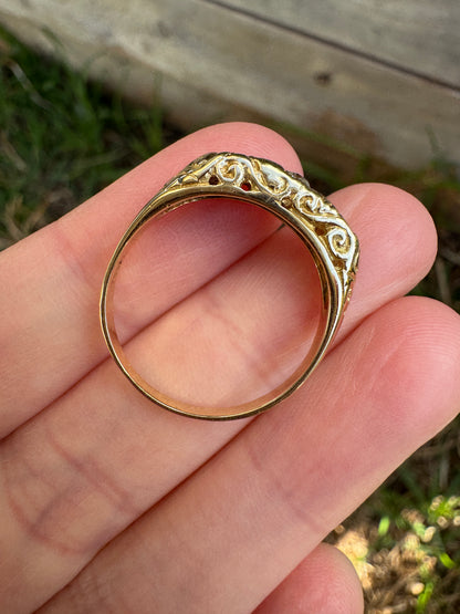 Vintage 18ct yellow gold three stone 0.28ct old mine cut diamond gypsy ring