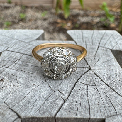Vintage 18ct yellow gold 0.4ct TCW old mine cut and single cut diamond daisy ring