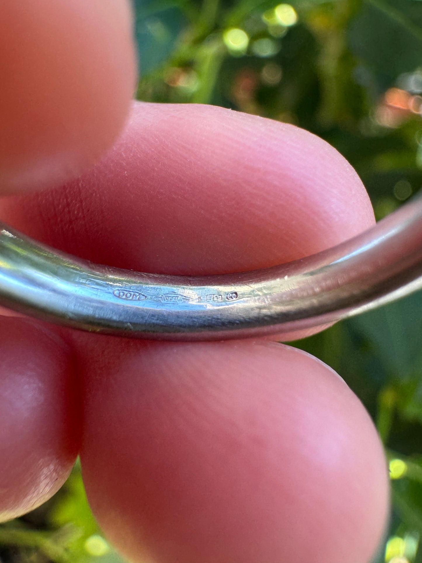 Vintage platinum three stone round brilliant cut diamond gypsy ring