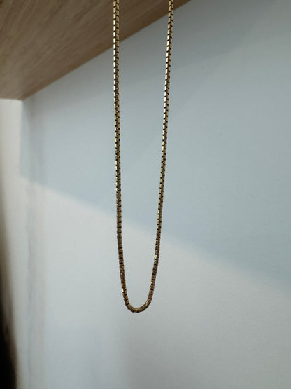 Vintage Italian 18ct yellow gold box link chain, 40cm / 15.75 inches long
